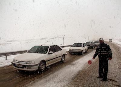 اسکان اضطراری 31 در راه مانده از برف و کولاک البرز