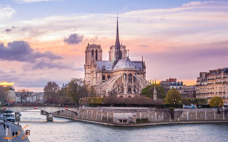 نگاهی به تاریخچه و سرگذشت غم انگیز کلیسای نوتردام در پاریس