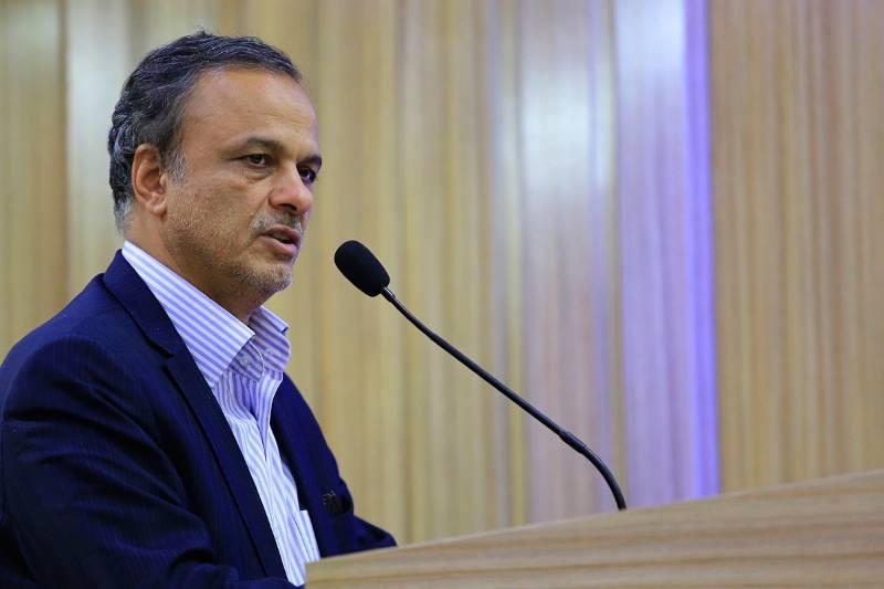 فرهنگ و اقتصاد را از هم جدا نمی دانیم ، علمای دین در مسیر فرهنگ و اقتصاد را از هم جدا نمی دانیم ، علمای دین در راستا گسترش فرهنگ اقتصادی گام بردارند