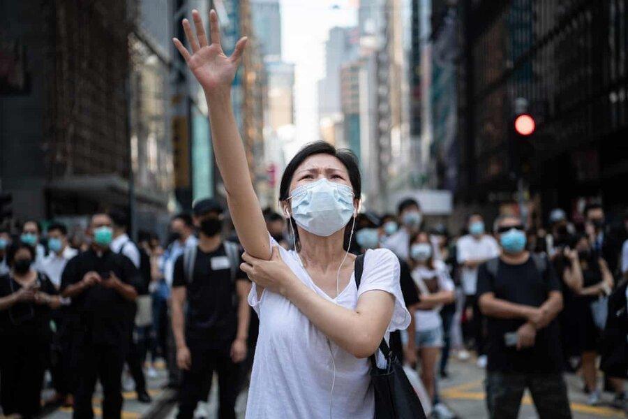 عکس روز: اعتراض با ماسک