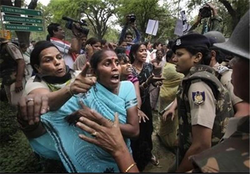 ادامه تظاهرات مردم هند در اعتراض به تجاوز به دختر 5 ساله ، دومین مظنون بازداشت شد