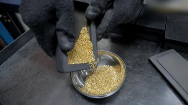 نحوه ساخت شمش طلا در پالایشگاه طلا در آفریقا