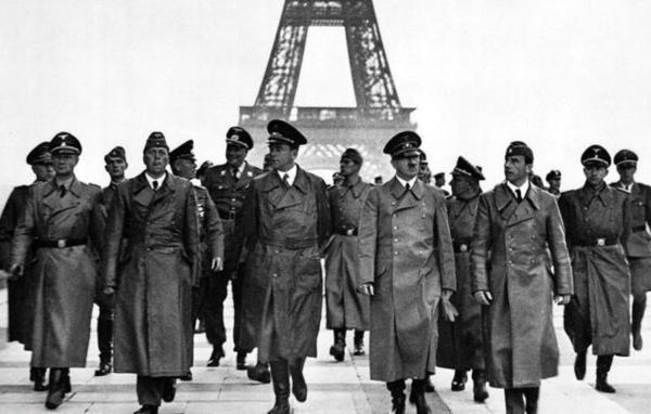 تور فرانسه: قدم زدن هیتلر در پاریس پس از اشغال به وسیله نازی ها